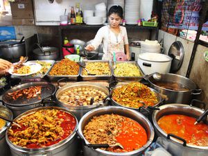 20140729-bangkok-street-market-food-09.jpg