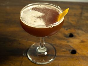 201111 - 178711 - seasonalcocktails whiskey_pomegranate.jpg