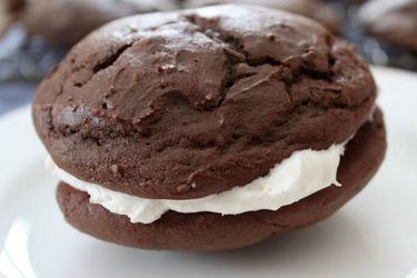 2011_02_01-135054-GFTues-WhoopiePie.jpg