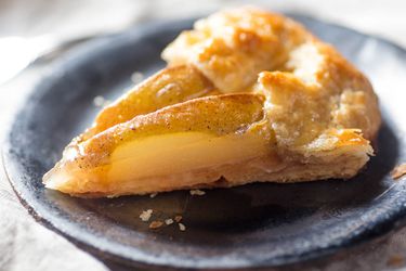 20170911-pear-galette-vicky-wasik-8.jpg