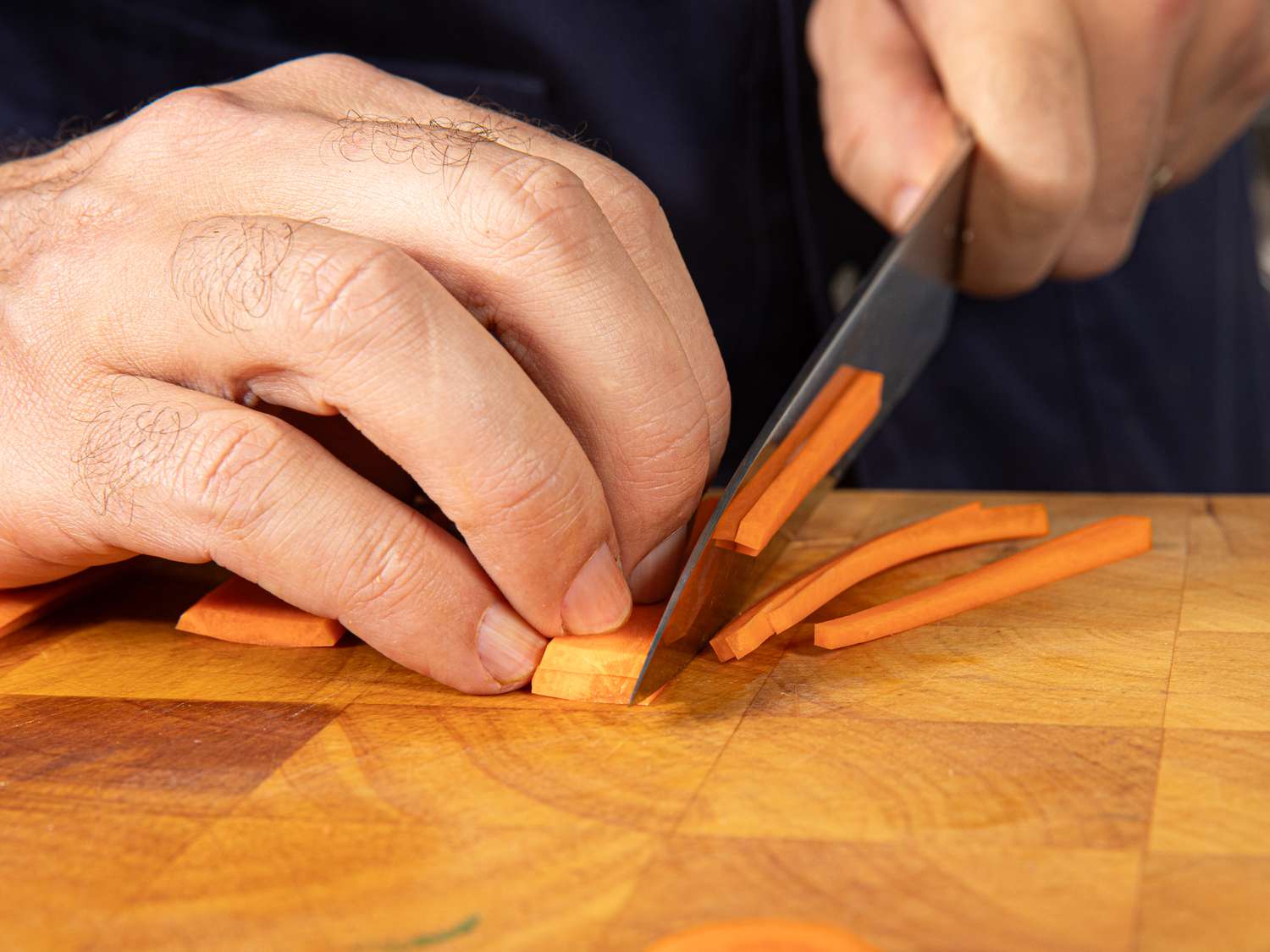 Side view of cutting matchsticks