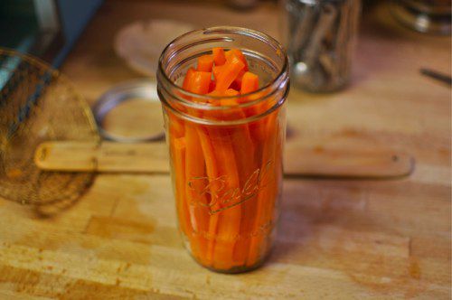 20120305-195949-carrots-in-jar.jpg