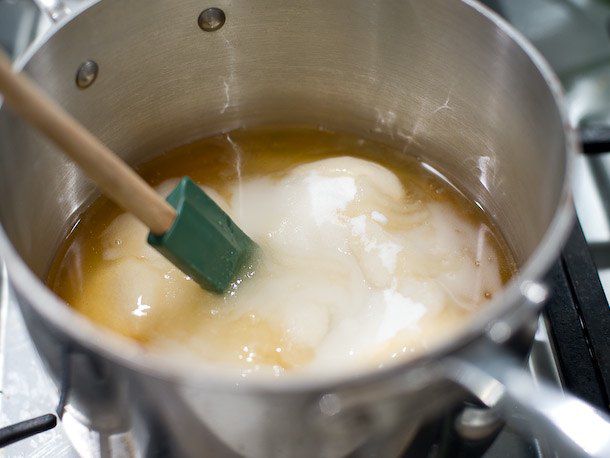 在锅中搅拌糖浆混合物华体会应用下载