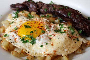 20100628 _steak_eggs1.jpg