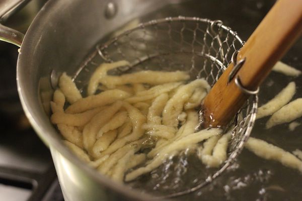 作者钓鱼出来煮spätzle与蜘蛛撇。