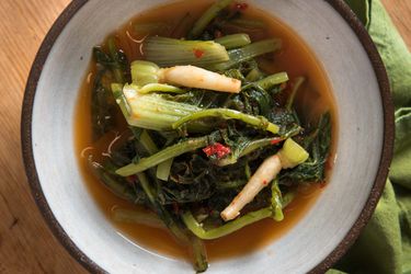 一碗韩国速发酵烈木泡菜。