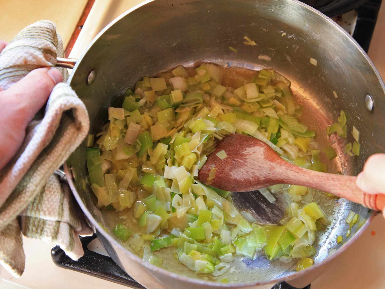 20150105-potato-leek-soup-recipe-02.jpg