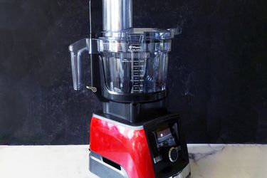 Vitamix Food Processor on the A3500 blender base