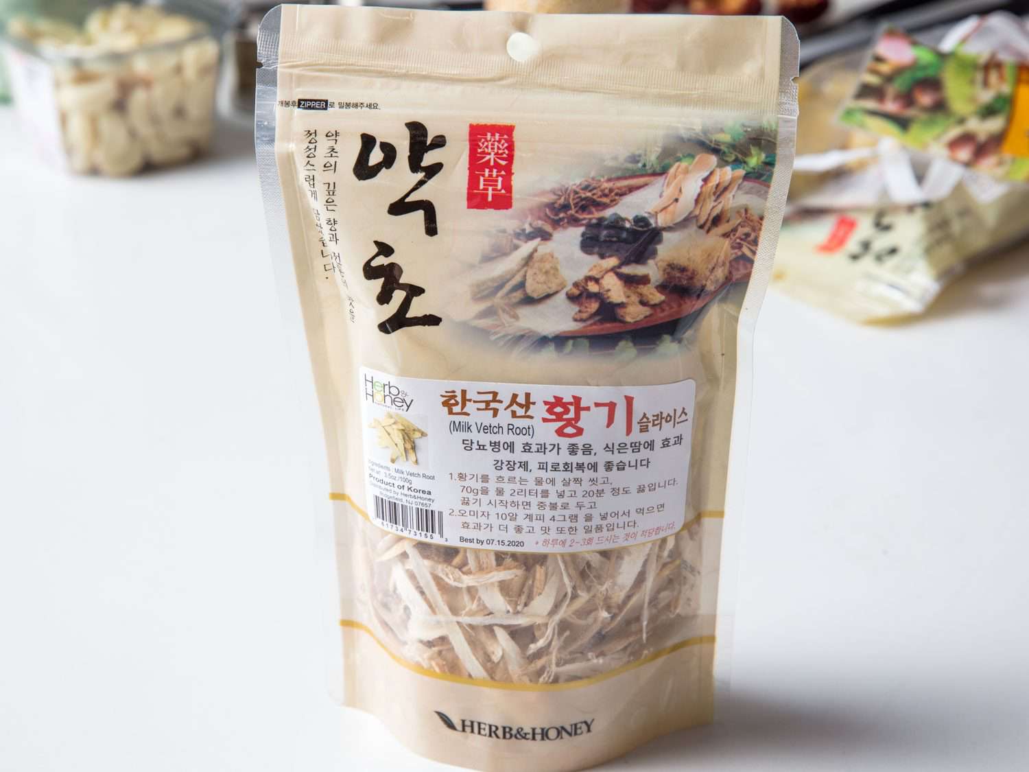 一袋预先组装好的韩国参鸡汤原料华体会应用下载