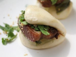 20140324 - taiwaneats porkbellybuns finished.jpg