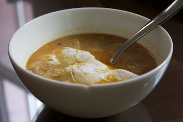 20100505 _dt_garlic_soup1.jpg