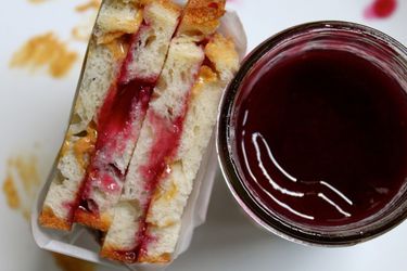 20131003-preserved-grapejam-sandwich.jpg