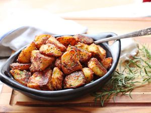 20161201-crispy-roast-potatoes-28.jpg
