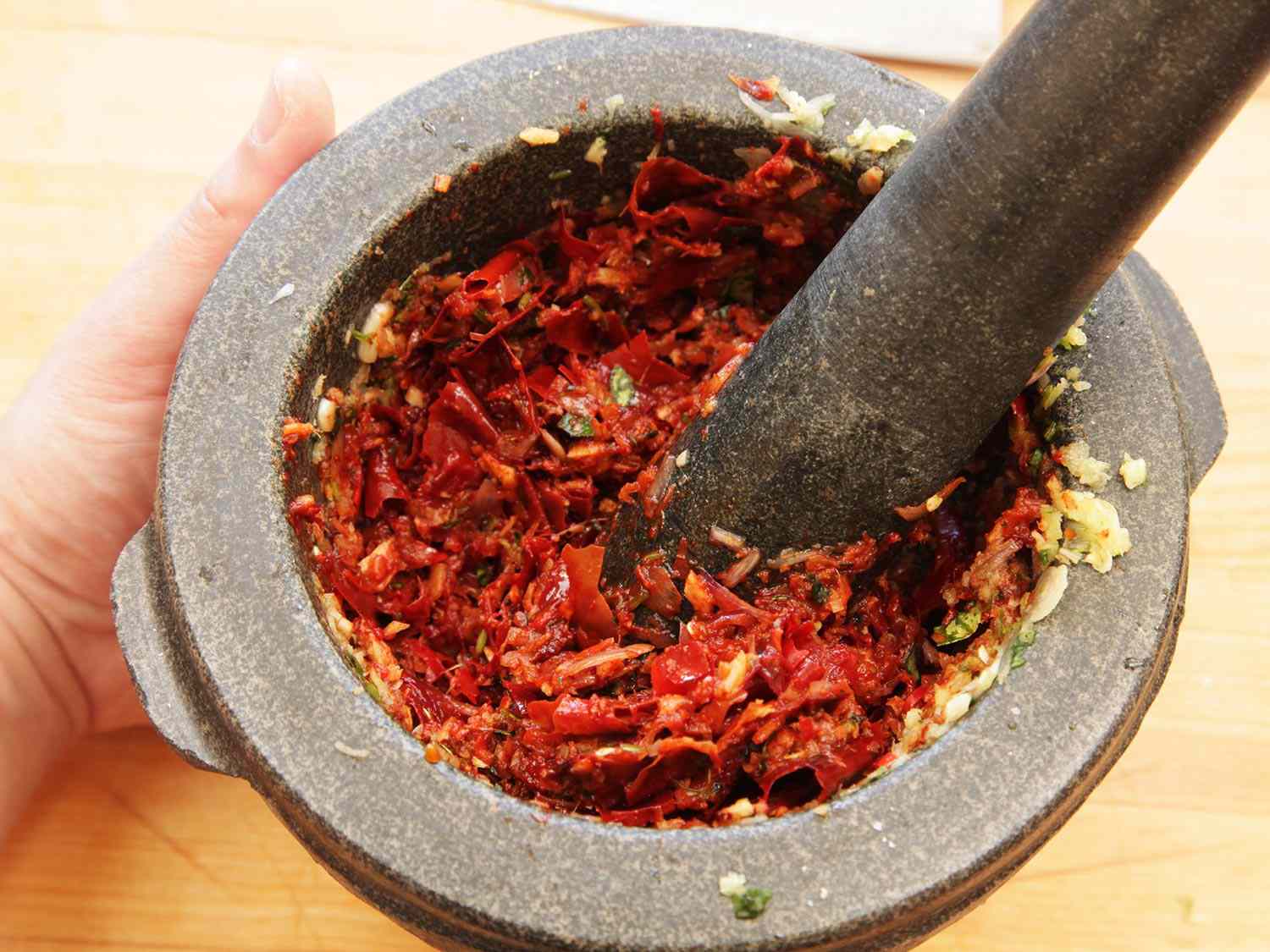 华体会应用下载用一种用砂油和香料制成的番茄酱涂了牛肉