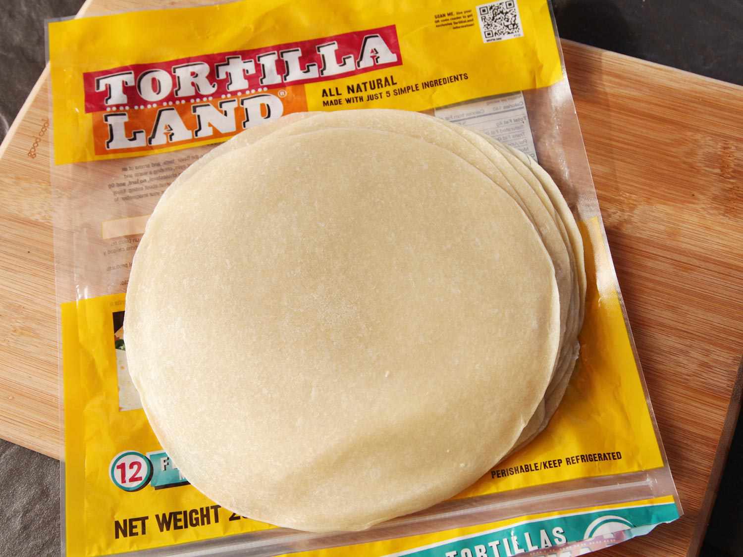 一包玉米饼——用面粉做的玉米饼，把玉米饼拿掉，放在包装袋上。