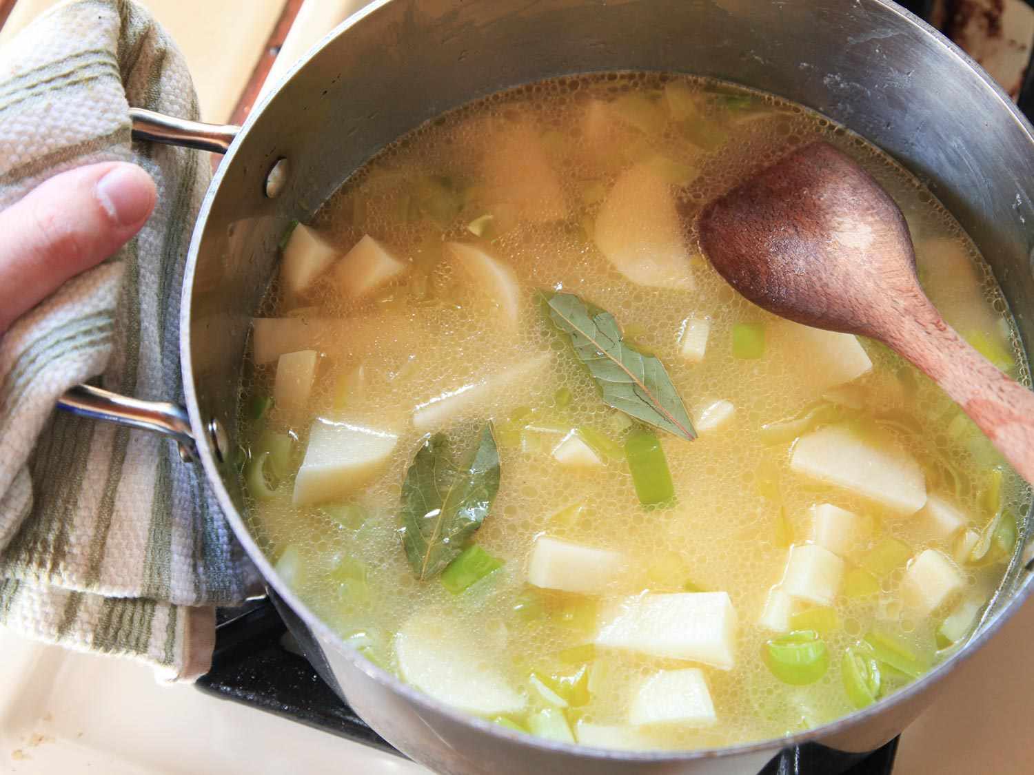 20150105-potato-leek-soup-recipe-03.jpg