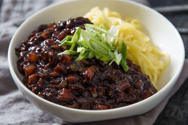 20190403-black-day-jajangmyeon-joel-russo-2