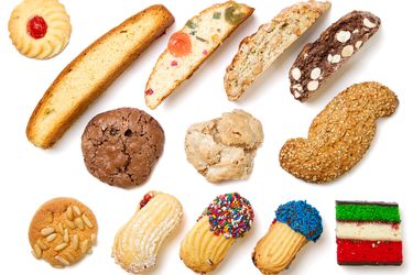 意大利面包店里常见的各种各样的饼干。