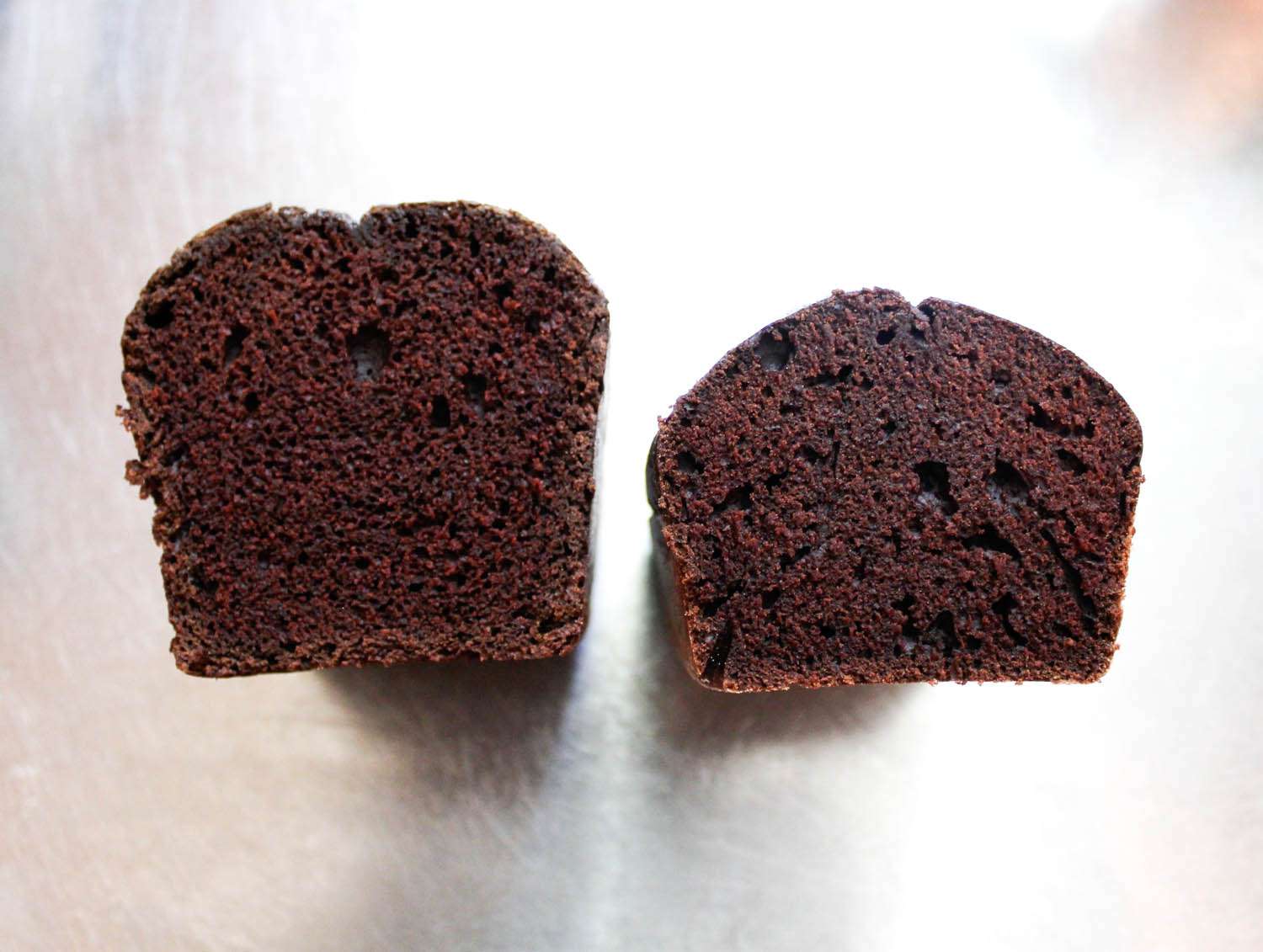 在烤烤烤面包里吃了一种巧克力蛋糕和巧克力蛋糕的混合物