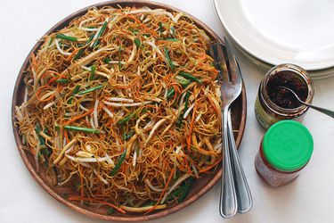 Stir-Fried Chow Mein With Four Vegetables