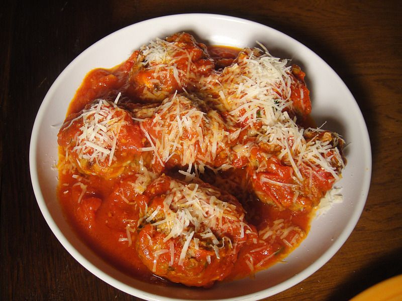 意大利肉丸的一系列番茄酱，还有一块番茄酱。