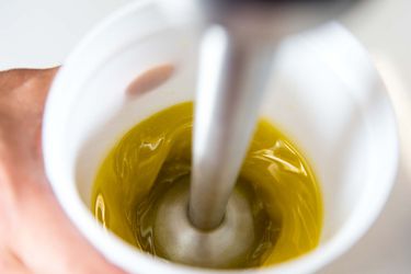 20180606-blending-olive-oil-vicky-wasik-2