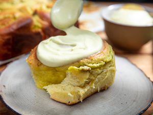 Pistachio bun topped with pistachio cream