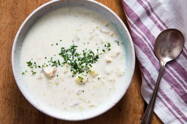 A bowl of Cullen skink, garnished with finely chopped chives.