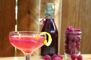 diyvsbuy-raspberryliqueur.jpg