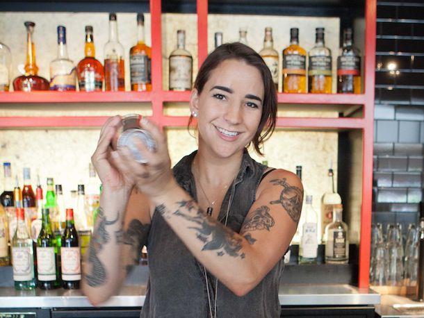 20140421-bartender-Serena in Action 3_Marie Buck horz.jpg＂width=