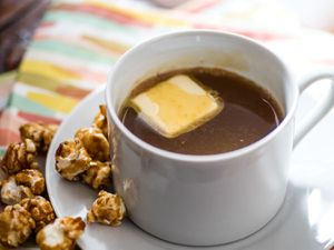 20170105-caramel-popcorn-hot-drink-vicky-wasik-1.jpg