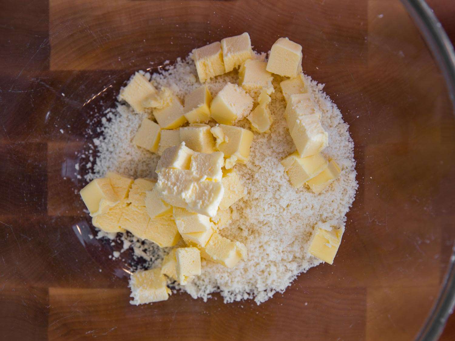 用一种混合黄油的黄油和果冻，用奶酪的烤面包机。