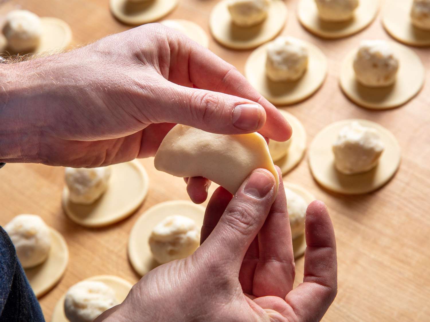 Sealing a pierog by hand