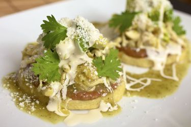 Sopes de Pollo con Frijoles