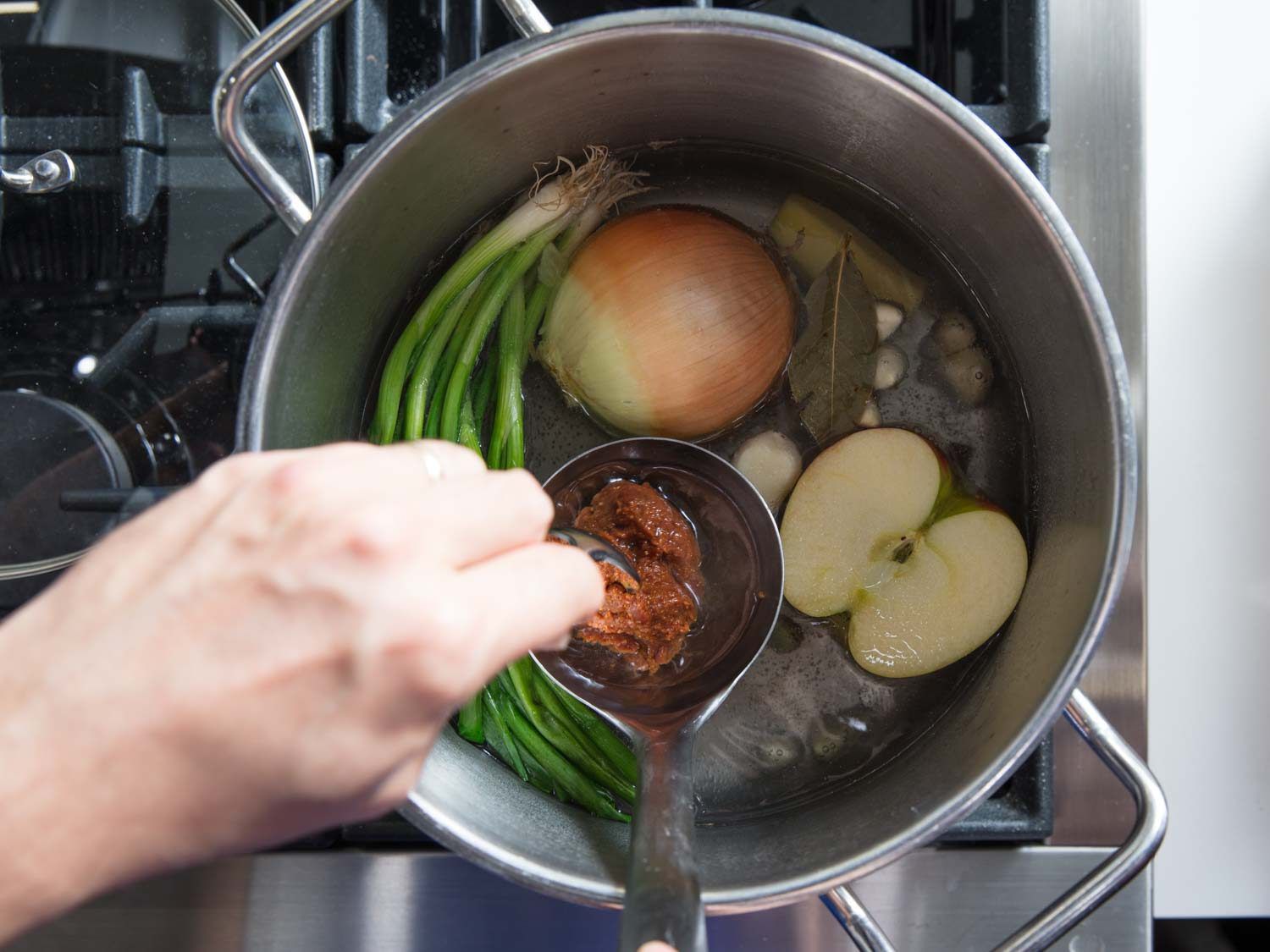 用猪肉来煮猪肉，还能让他们在普拉达·普拉达的肚子里吃点牛肉