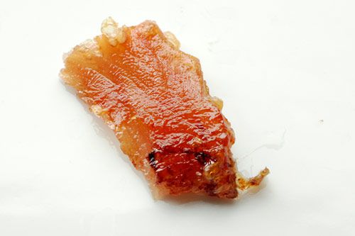 酥脆的猪皮在250度下煮熟。