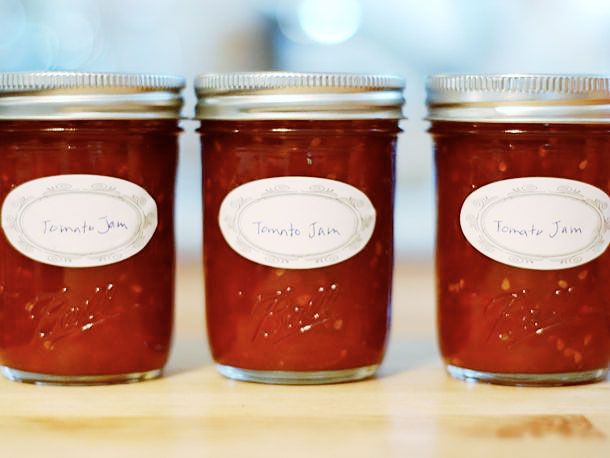3 mason jars of tomato jam.