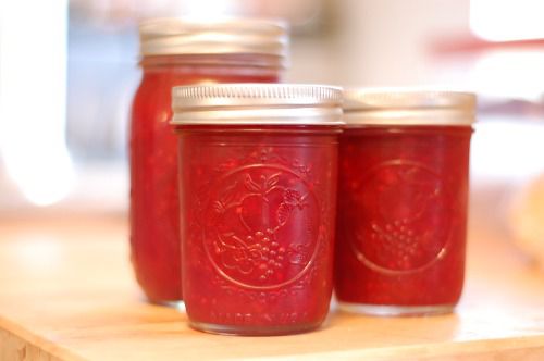 20110525-153157-raspberry-rhubarb-jam-3.jpg