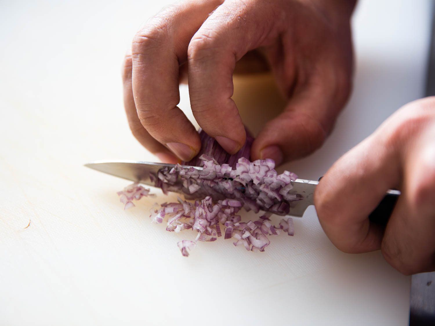 切葱的削皮刀。