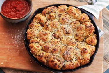 20140921-pepperoni-pull-apart-garlic-knots-recipe-20140921-pepperoni-pull-apart-garlic-knots-recipe-20.jpg