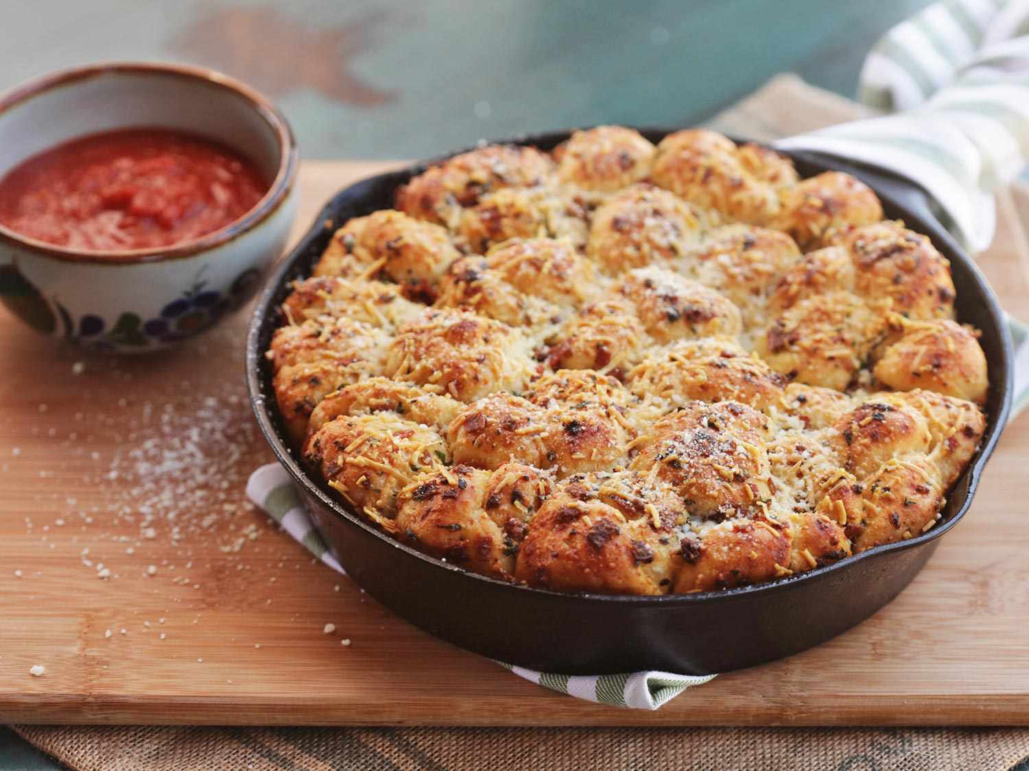 20140921-pepperoni-pull-apart-garlic-knots-recipe-20140921-pepperoni-pull-apart-garlic-knots-recipe-21.jpg