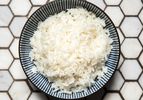 一碗白米饭的俯视图