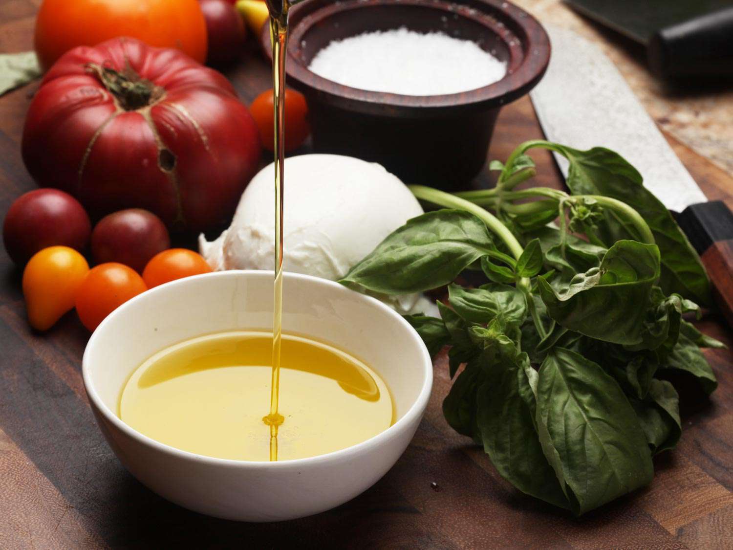 华体会应用下载橄榄油在橄榄油里吃了一碗沙拉，然后吃了些东西