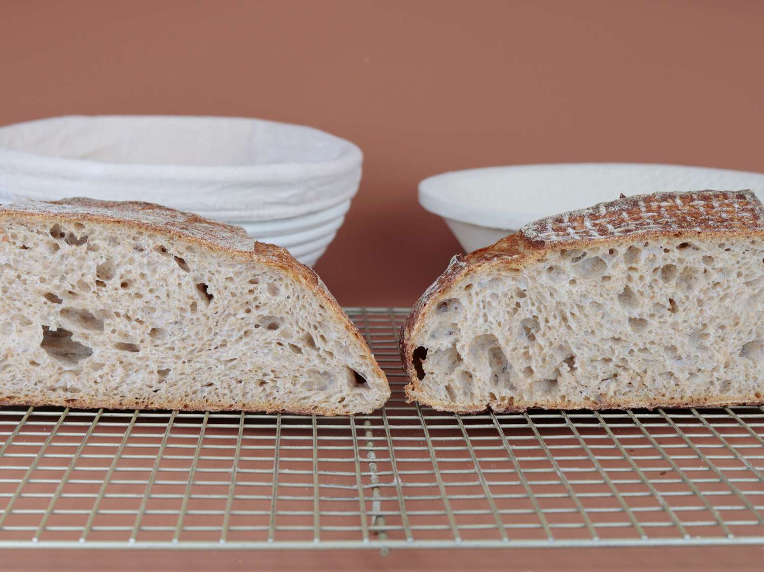 cross sections of two loaves of bread where the one made with a wood pulp proofing basket is taller and has better structure