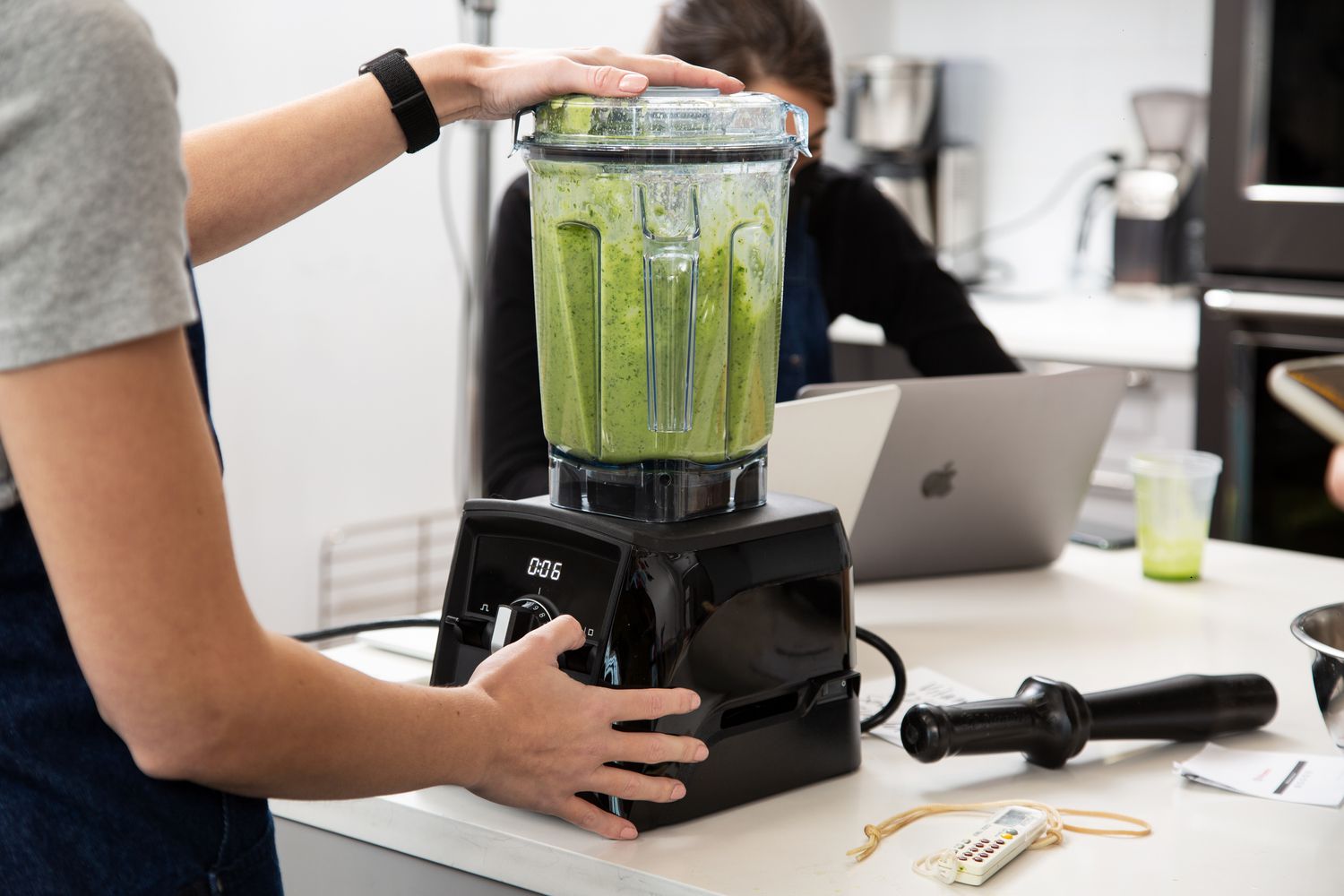 The A2500 making a green smoothie