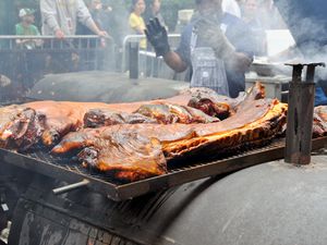 20110612 - 156295 -大-苹果-烤肉块-方- ed -米切尔- -猪- bbq.jpg