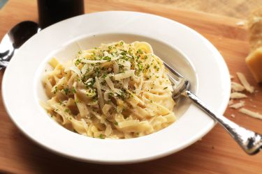 20140919-fettucini-alfredo-recipe-01.jpg